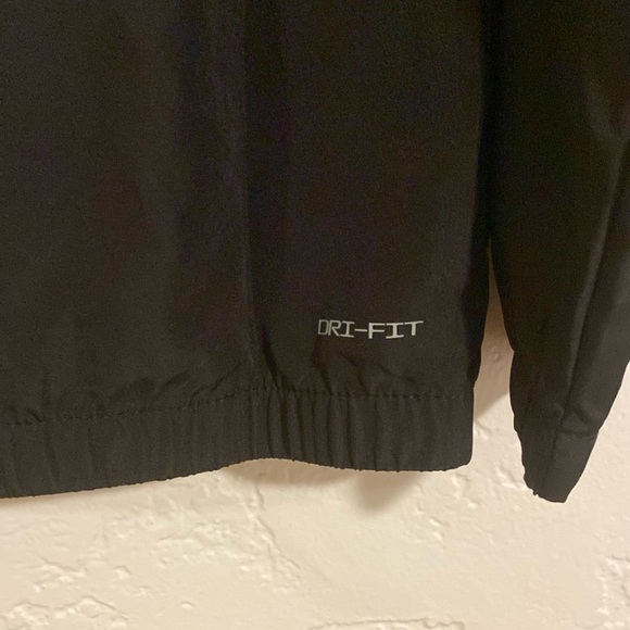 Kids Nike windbreaker (3T—4T) - Picture 3 of 8